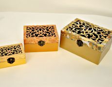 Set de cutii aurite cu capac decupat