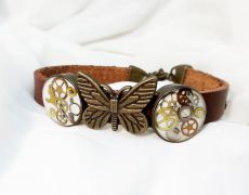 Bratara steampunk din piele naturala cu initiala si charm, Accesorii steampunk unisex, bratara din rasina piese de ceas