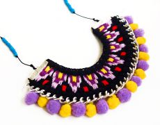 Colier cu motive traditionale si ciucuri / Colier statement / Colier traditional / Colier etnic / Colier hippie / Colier cu ciucuri colorati / Colier colorat / Accesorii traditionale / Bijuterii traditionale / Colier cu inimioara / Colier textil