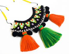 Colier cu motive traditionale si ciucuri / Colier statement / Colier traditional / Colier etnic / Colier hippie / Colier cu ciucuri colorati / Colier colorat / Accesorii traditionale / Bijuterii traditionale / Colier cu inimioara / Colier textil
