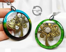 Pandantiv din lemn, colier cu medalion copac cu piese de ceas, tree of life, copacul vietii