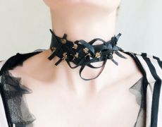 Colier choker din piele neagra cu structura si margele de bronz, colier Neogotic, choker din piele, colier avangardist