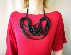 Colier handmade modern din snur gros negru, colier modelat din snur, colier statement, colier textil, bijuterii textile din snur