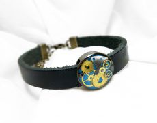 Bratara steampunk din piele naturala cu initiala si charm, Accesorii steampunk unisex, bratara din rasina piese de ceas