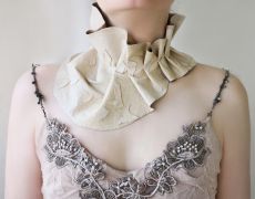 Guler statement asimetric/Colier din piele naturala bej crem, guler modern cu pliuri handmade