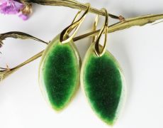 Cercei din portelan, glazura verde cu microcristale si tortite din argint placate cu aur de 14 K - MAGIC SPARKLE