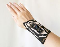 Steampunk couture - Bratara lata din piele neagra cu dantela si metal, manseta/bratara handmade unicat