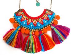 Colier cu motive traditionale si ciucuri / Colier statement / Colier traditional / Colier etnic / Colier hippie / Colier cu ciucuri colorati / Colier colorat / Accesorii traditionale / Bijuterii traditionale / Colier cu inimioara / Colier textil