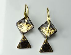 cercei din portelan, glazura neagra, luster de aur si tortite din argint 925 placate cu aur de 14 K - GOLDEN BLACK