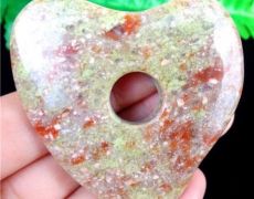 K0788 # Pandantiv donut, unakit, inima, kaki ruginiu roscat caramiziu, 55x55x8mm