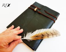 Jurnal (mare) de călătorie cu copertă de piele naturală verde și inchidere cu șnur de piele și nasture